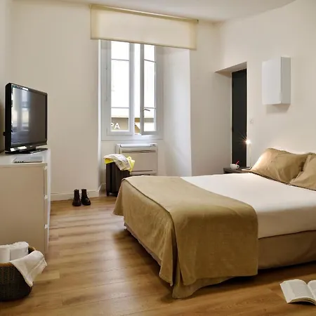 Otel Fesch & 3*