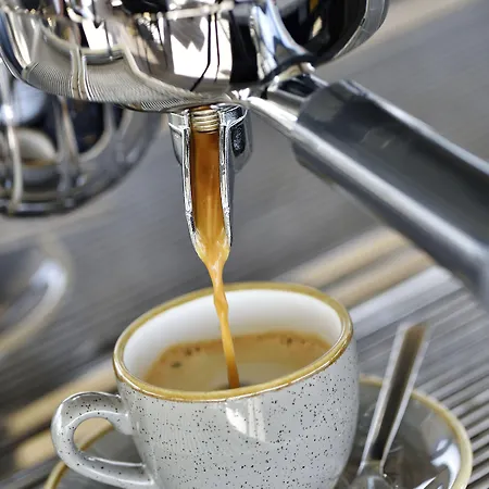 Fesch & Ξενοδοχείο