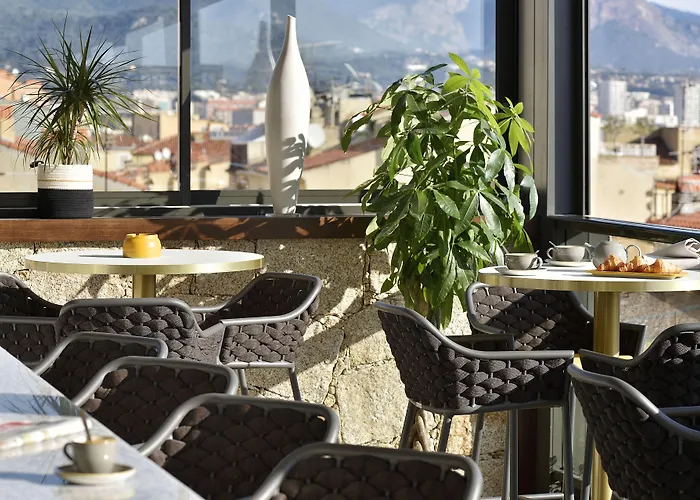 Fesch & アジャクシオ