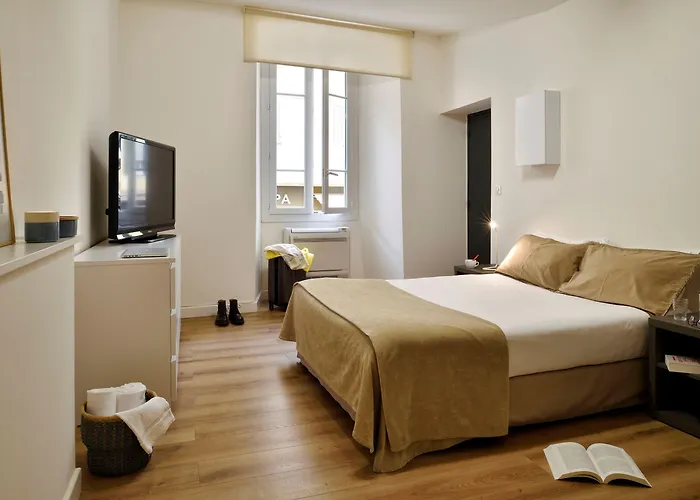 Fesch & 3* アジャクシオ