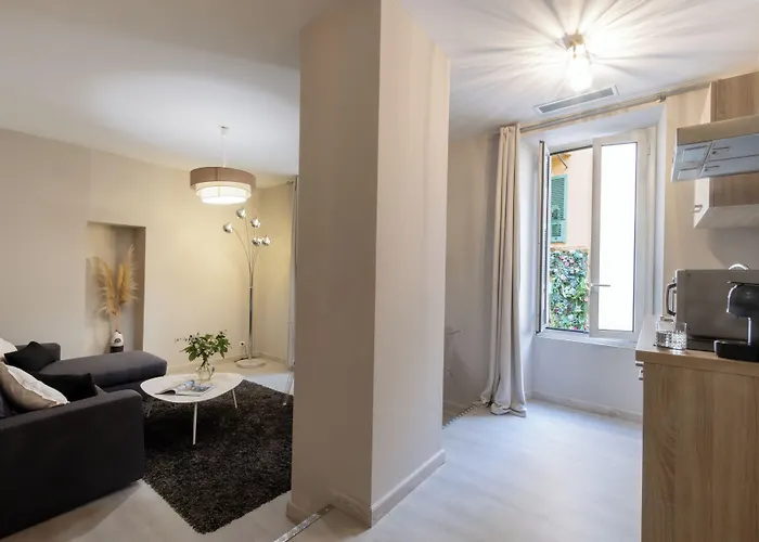 Fesch & 3* アジャクシオ